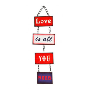 Love Is All You Need -seinäkyltti