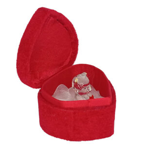 Nalle sydänrasiassa punainen